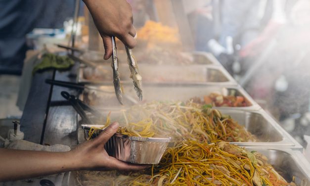 Honger? Geen idee wat je wilt eten? Eet in een foodhal in Den Haag