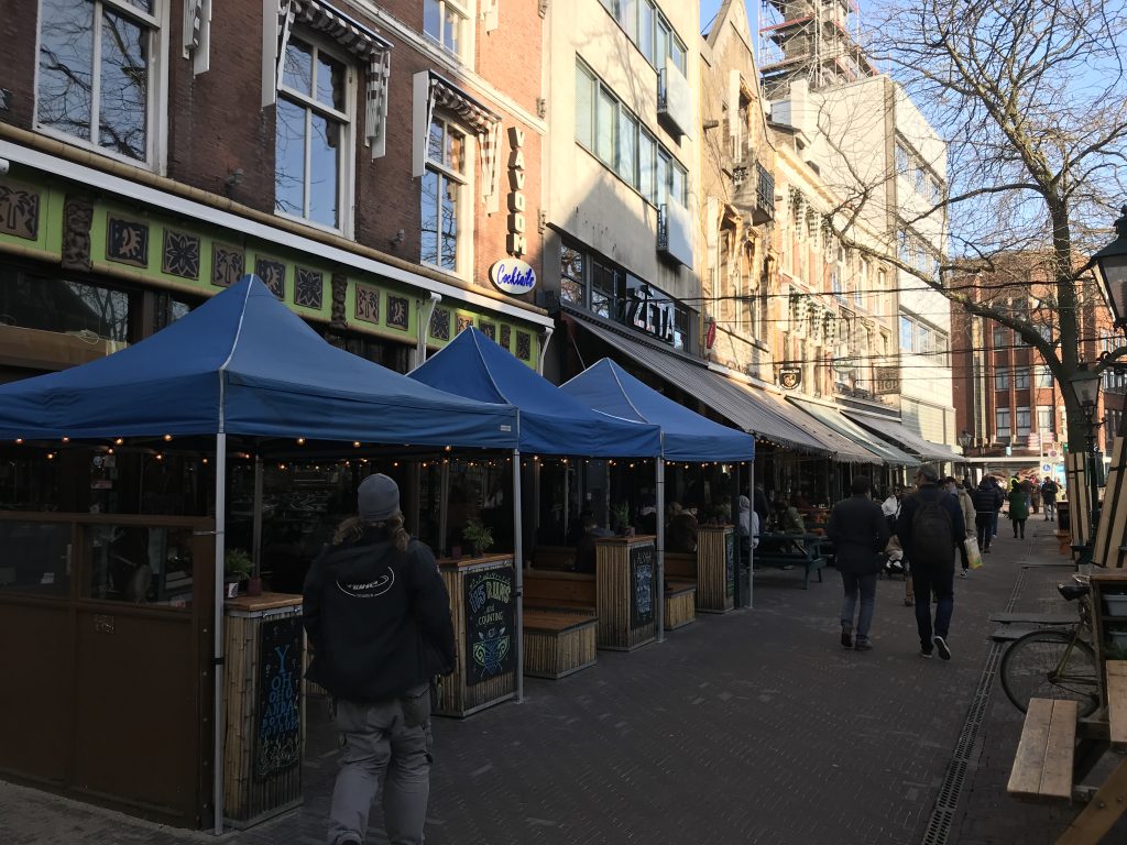 Foto van de Grote Markt in Den Haag. 